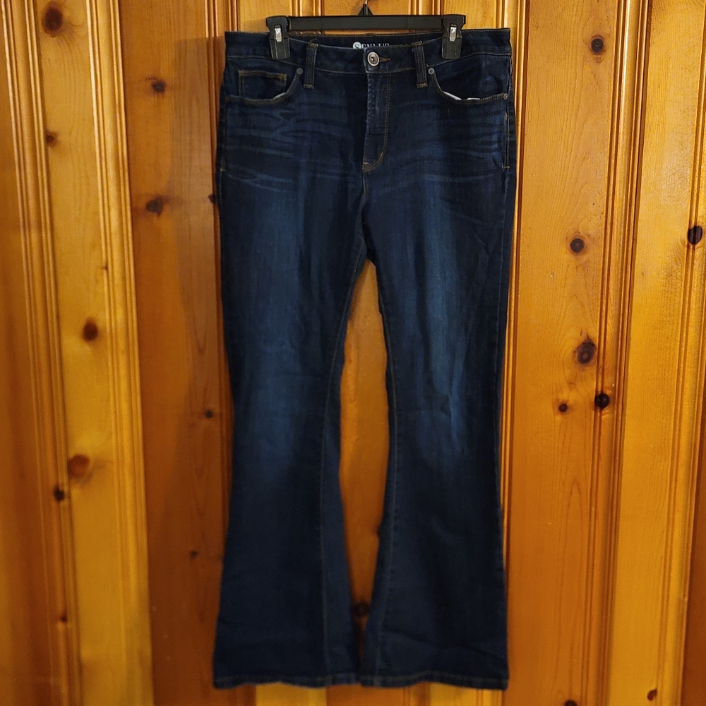 WOMEN'S STYLUS JEANS.